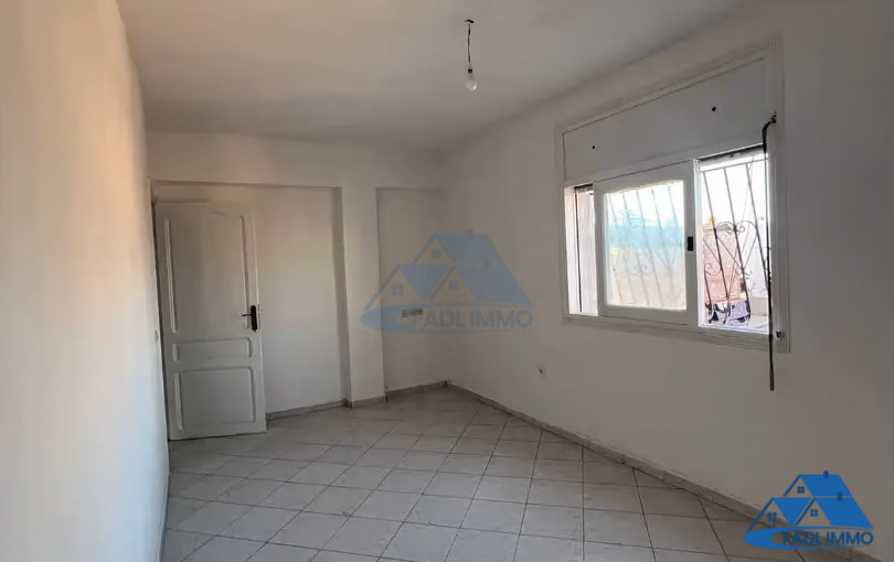 شقة للبيع في الطابق الثالث شقة للبيع في الطابق الثالث