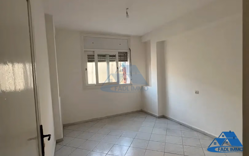 شقة للبيع في الطابق الثالث شقة للبيع في الطابق الثالث