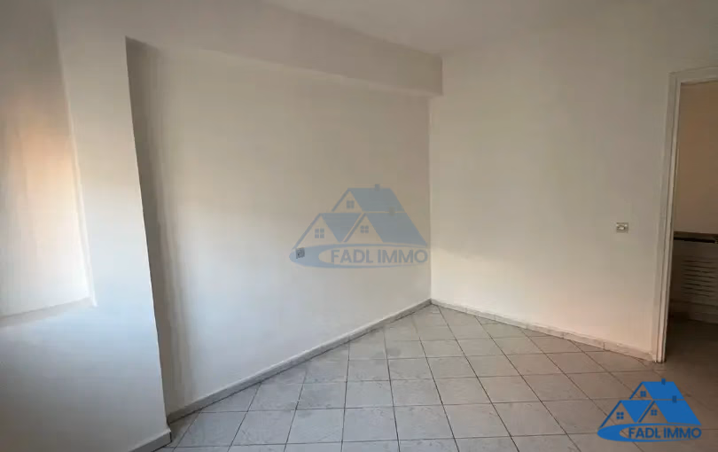 شقة للبيع في الطابق الثالث شقة للبيع في الطابق الثالث