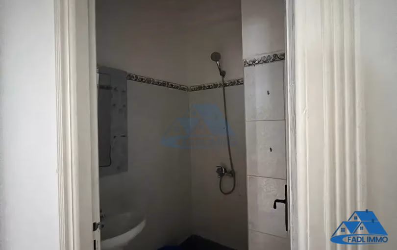 شقة للبيع في الطابق الثالث شقة للبيع في الطابق الثالث