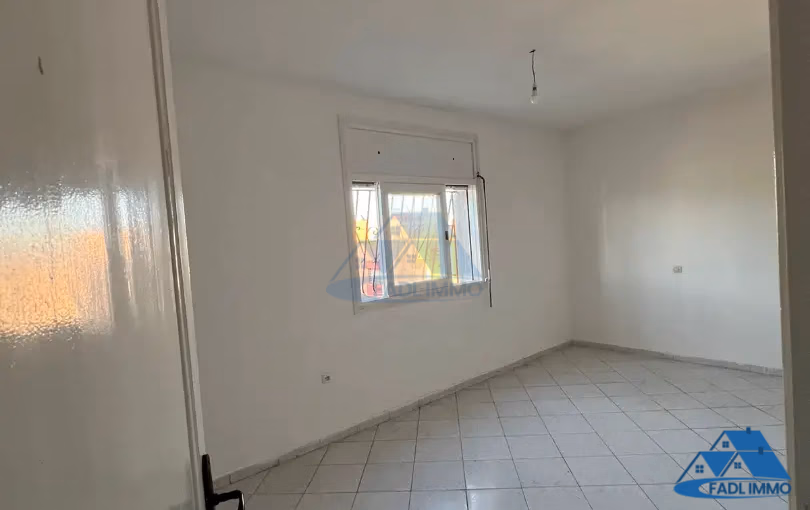 شقة للبيع في الطابق الثالث شقة للبيع في الطابق الثالث