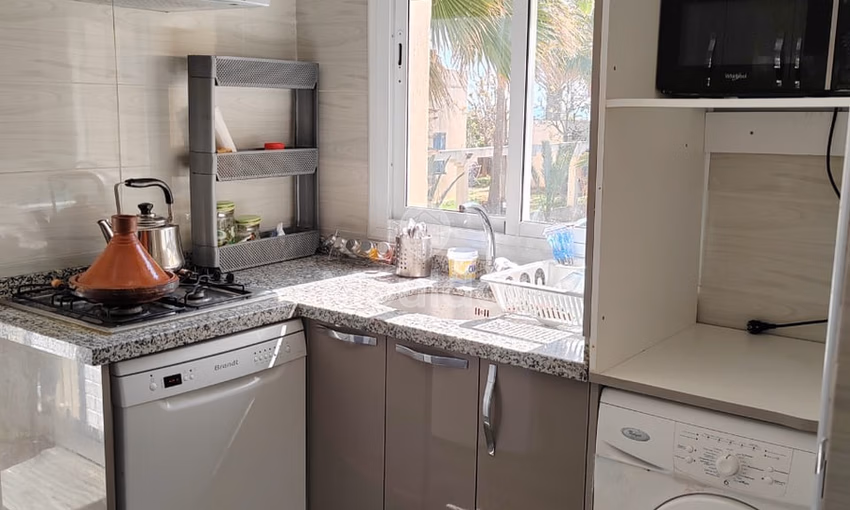 شقة للإيجار مع مسبح في الطابق الأرضي شقة للإيجار مع مسبح في الطابق الأرضي