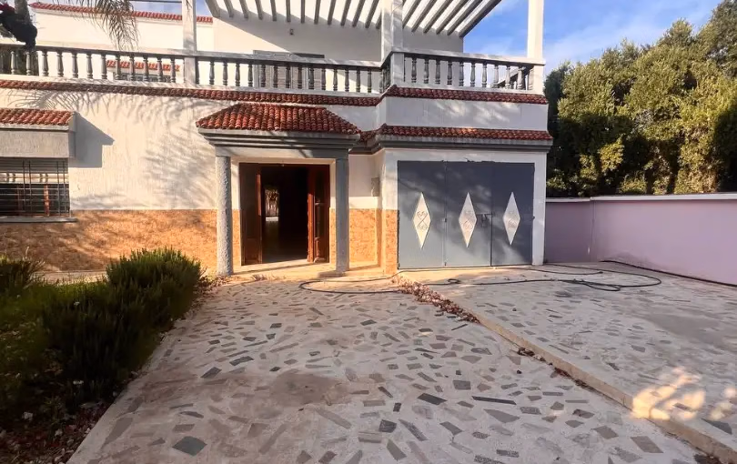 Villa for sale in Idaouguerd with pool - 4 bedrooms, 900 m².