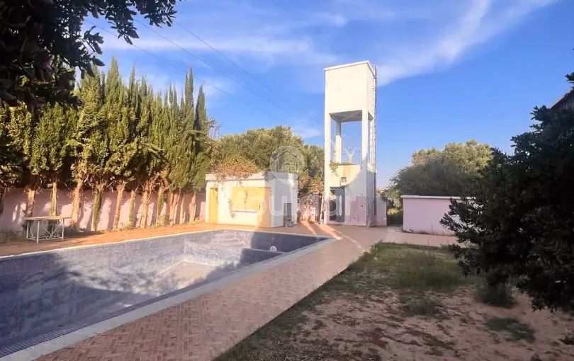 Villa à vendre à idaouguerd avec piscine - 4 chambres, 900 m². Villa à vendre à idaouguerd avec piscine - 4 chambres, 900 m².