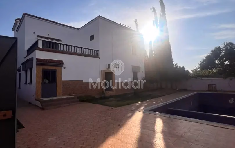 Villa à vendre à idaouguerd avec piscine - 4 chambres, 900 m². Villa à vendre à idaouguerd avec piscine - 4 chambres, 900 m².