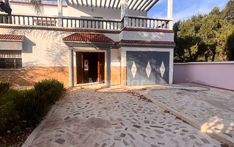 Villa à vendre à idaouguerd avec piscine - 4 chambres, 900 m². Villa à vendre à idaouguerd avec piscine - 4 chambres, 900 m².