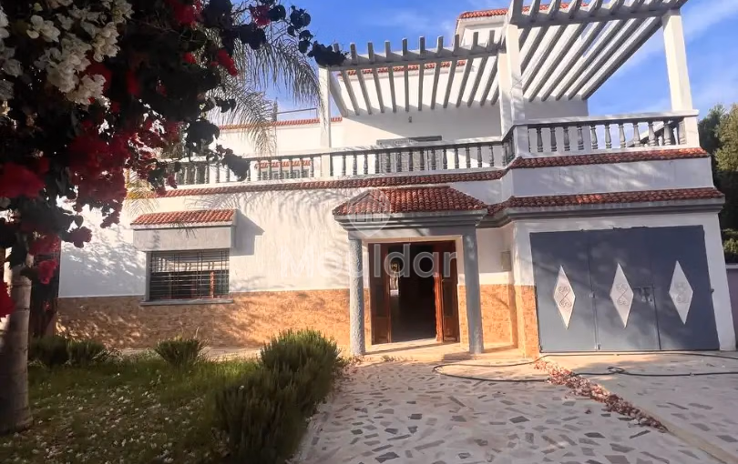 Villa à vendre à idaouguerd avec piscine - 4 chambres, 900 m². Villa à vendre à idaouguerd avec piscine - 4 chambres, 900 m².