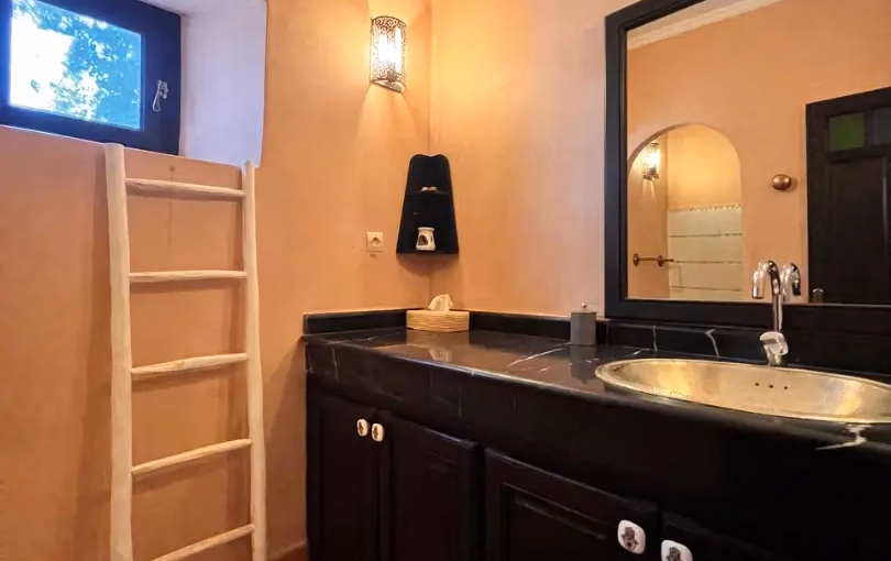 فيلا للبيع مع مسبح فيلا للبيع مع مسبح