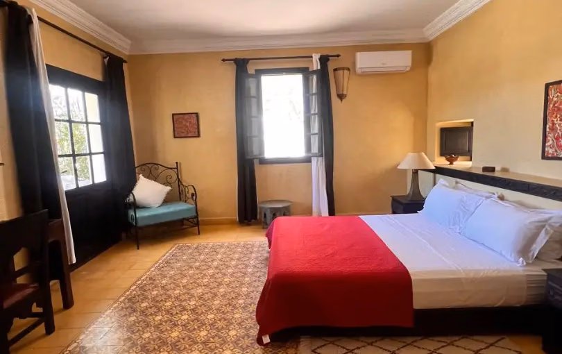 فيلا للبيع مع مسبح فيلا للبيع مع مسبح