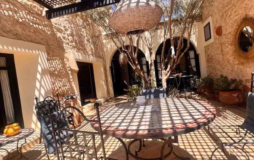 فيلا للبيع مع مسبح فيلا للبيع مع مسبح