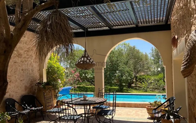 Villa en venta con piscina - view 6