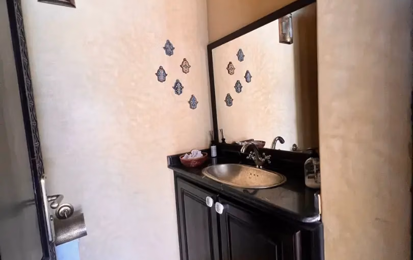 فيلا للبيع مع مسبح فيلا للبيع مع مسبح