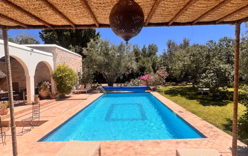 فيلا للبيع مع مسبح فيلا للبيع مع مسبح