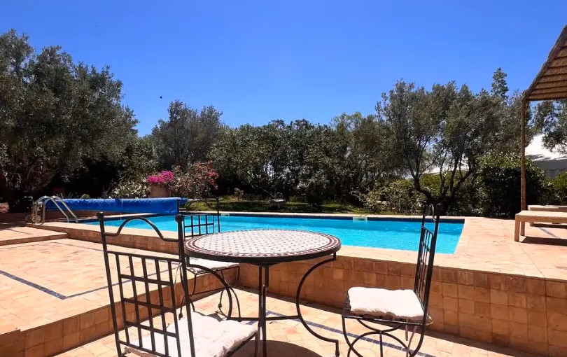 فيلا للبيع مع مسبح فيلا للبيع مع مسبح