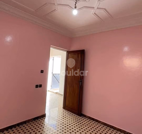 منزل للشراء مع مرأب منزل للشراء مع مرأب