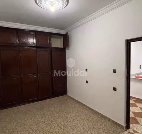 منزل للشراء مع مرأب منزل للشراء مع مرأب