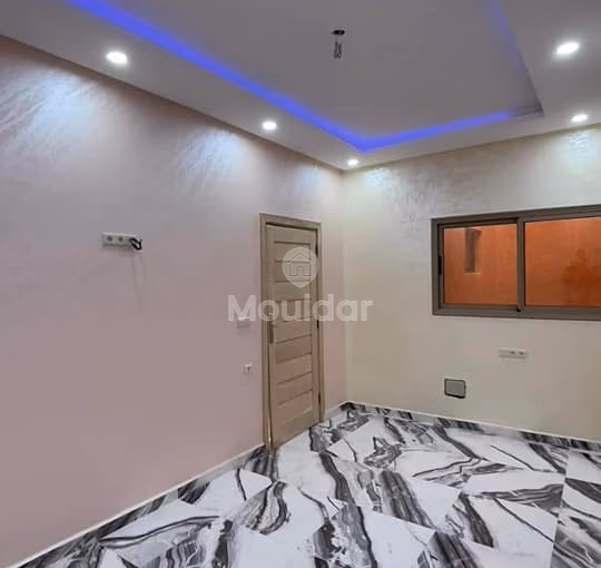 منزل للشراء مع مرأب منزل للشراء مع مرأب