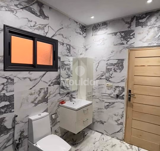 منزل للشراء مع مرأب منزل للشراء مع مرأب