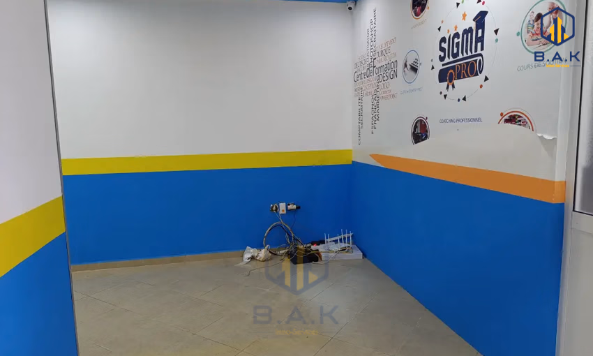 مكتب للإيجار مع تراس في الطابق الأول مكتب للإيجار مع تراس في الطابق الأول