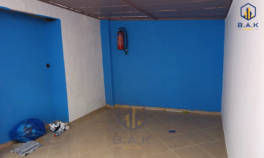 مكتب للإيجار مع تراس في الطابق الأول مكتب للإيجار مع تراس في الطابق الأول