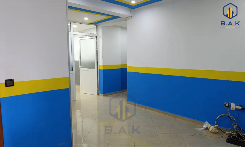 مكتب للإيجار مع تراس في الطابق الأول مكتب للإيجار مع تراس في الطابق الأول