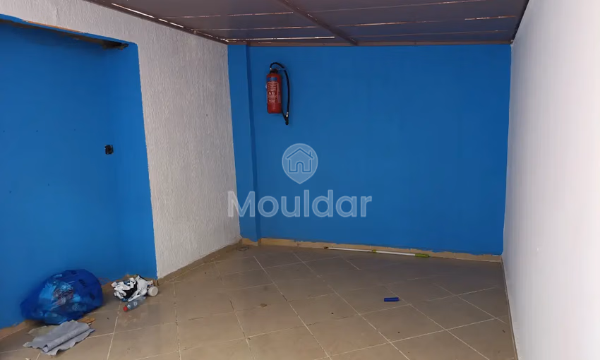 مكتب للإيجار مع تراس في الطابق الأول