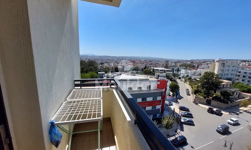 شقة للإيجار مع شرفة في الطابق الأرضي