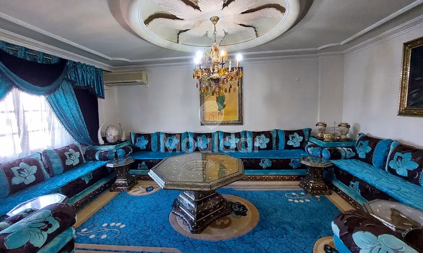 شقة للإيجار مع شرفة في الطابق الأرضي