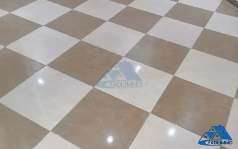 شقة للبيع في الطابق الأرضي