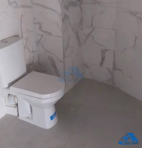 Bureau à louer avec parking au deuxième étage Bureau à louer avec parking au deuxième étage