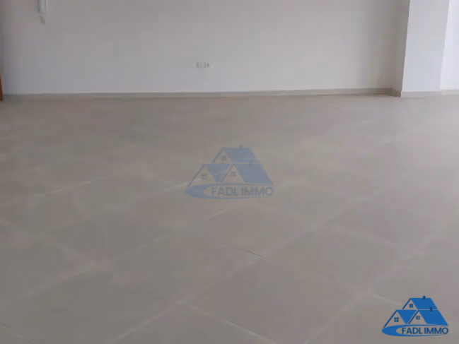 Bureau à louer avec parking au deuxième étage Bureau à louer avec parking au deuxième étage