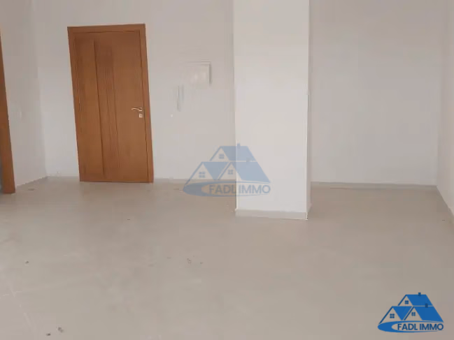 Bureau à louer avec terrasse au troisième étage Bureau à louer avec terrasse au troisième étage