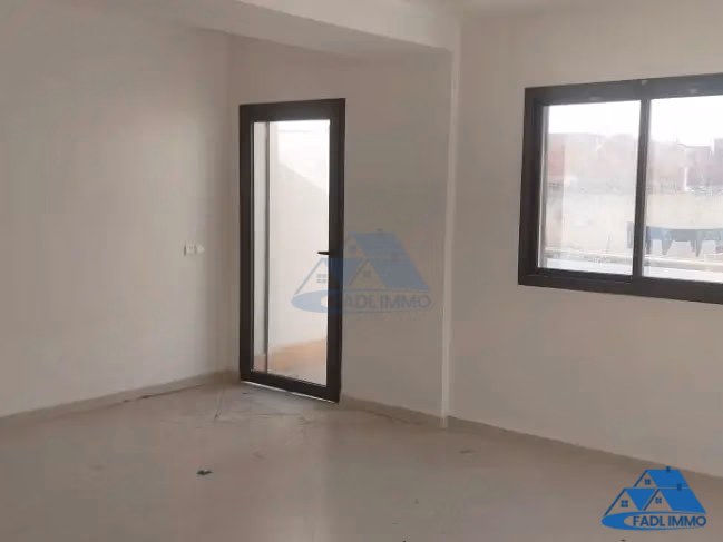 Bureau à louer avec terrasse au troisième étage Bureau à louer avec terrasse au troisième étage