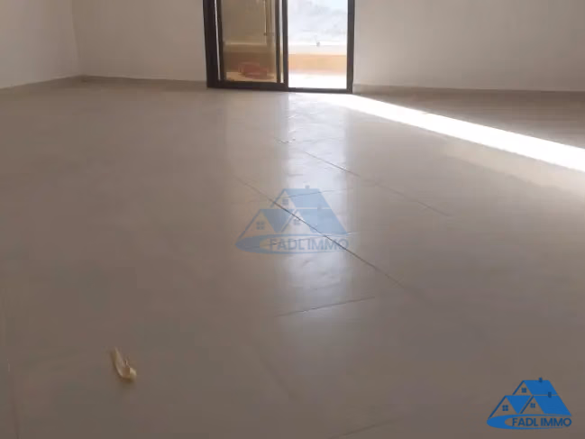 Bureau à louer avec terrasse au troisième étage Bureau à louer avec terrasse au troisième étage