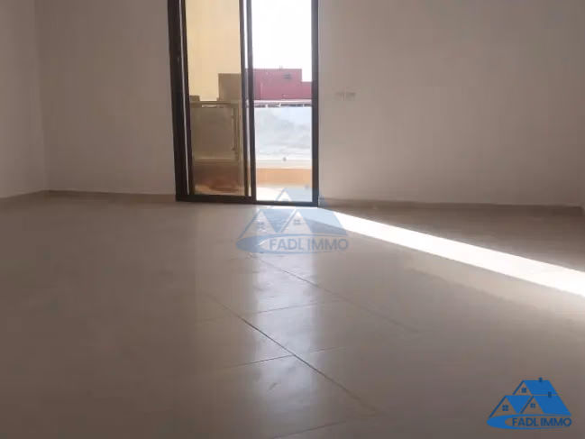 Bureau à louer avec terrasse au troisième étage Bureau à louer avec terrasse au troisième étage