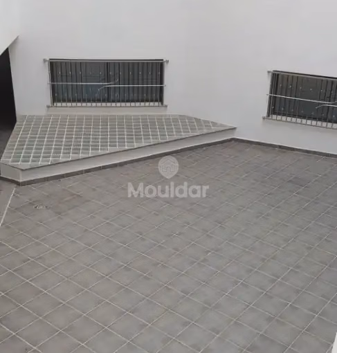 مكتب للإيجار مع موقف سيارات في الطابق الثاني مكتب للإيجار مع موقف سيارات في الطابق الثاني