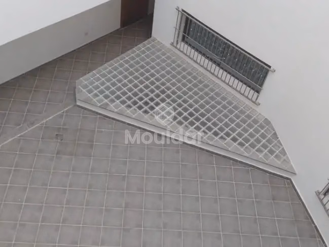 مكتب للإيجار مع موقف سيارات في الطابق الثاني مكتب للإيجار مع موقف سيارات في الطابق الثاني