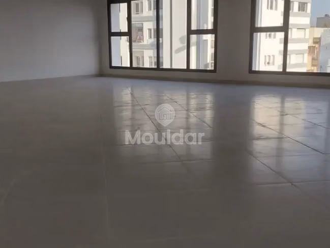 مكتب للإيجار مع موقف سيارات في الطابق الثاني مكتب للإيجار مع موقف سيارات في الطابق الثاني