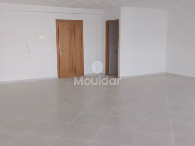 مكتب للإيجار مع موقف سيارات في الطابق الثاني مكتب للإيجار مع موقف سيارات في الطابق الثاني