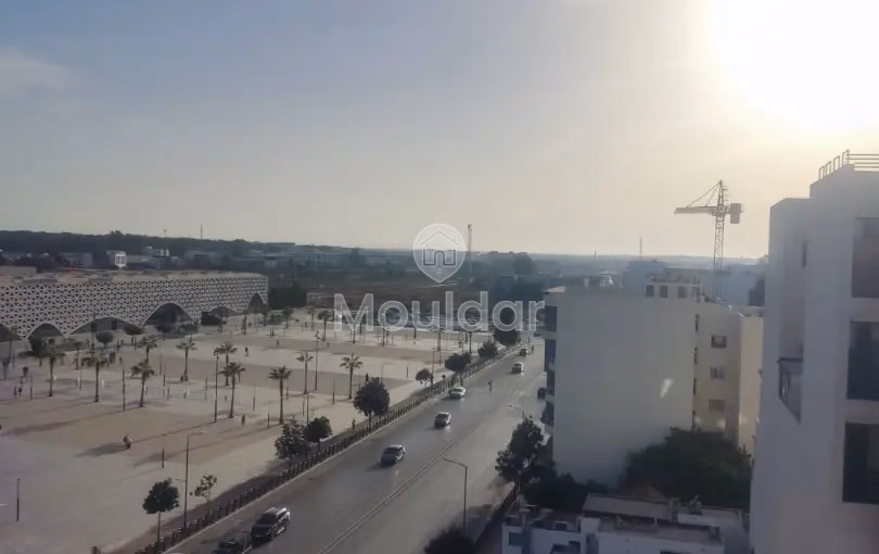 شقة للإيجار مع شرفة في الطابق السادس