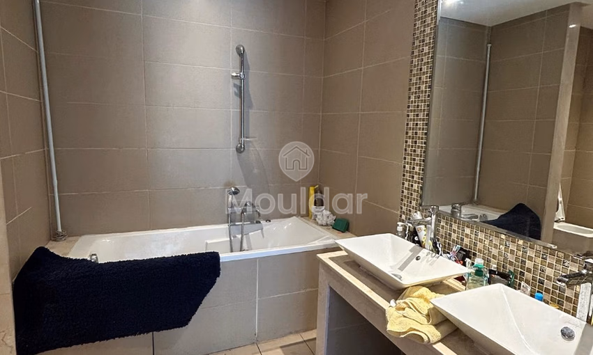 شقة للإيجار مع موقف سيارات في الطابق الأول شقة للإيجار مع موقف سيارات في الطابق الأول