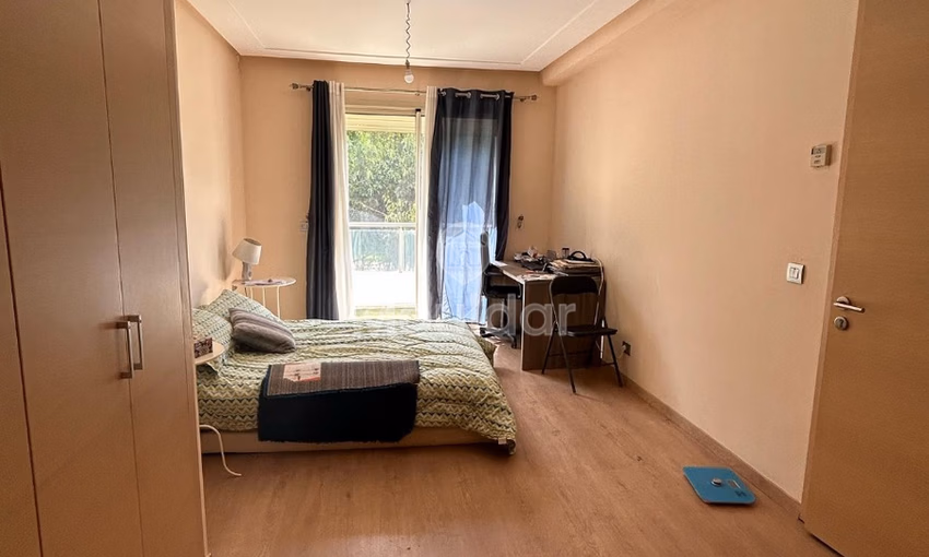 شقة للإيجار مع موقف سيارات في الطابق الأول شقة للإيجار مع موقف سيارات في الطابق الأول