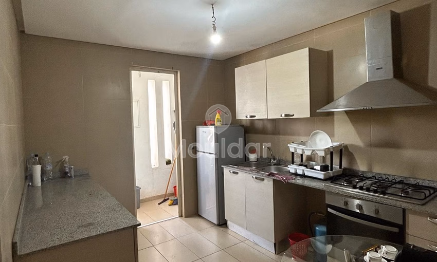 شقة للإيجار مع موقف سيارات في الطابق الأول شقة للإيجار مع موقف سيارات في الطابق الأول