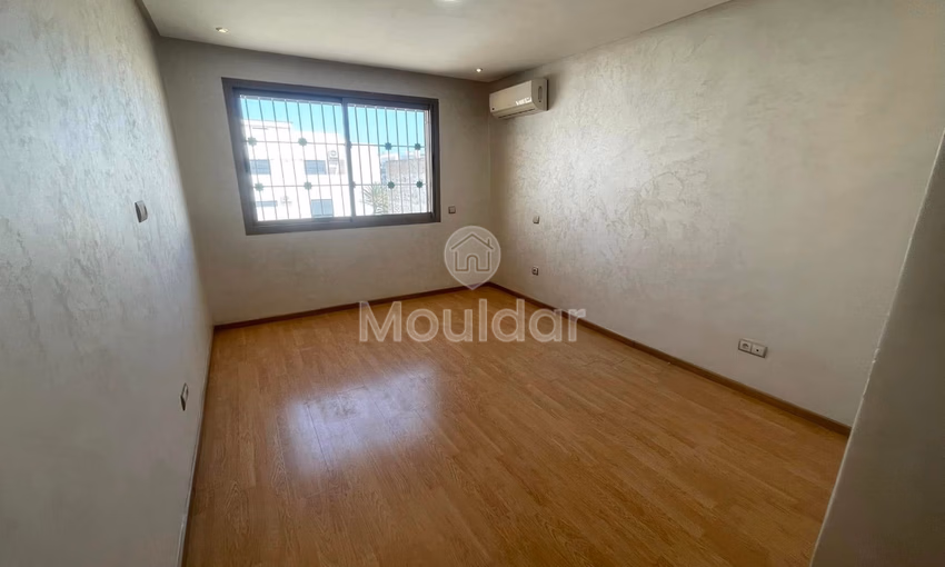 شقة للإيجار في الدار البيضاء، بورغون - 3 غرف نوم، 157 متر مربع