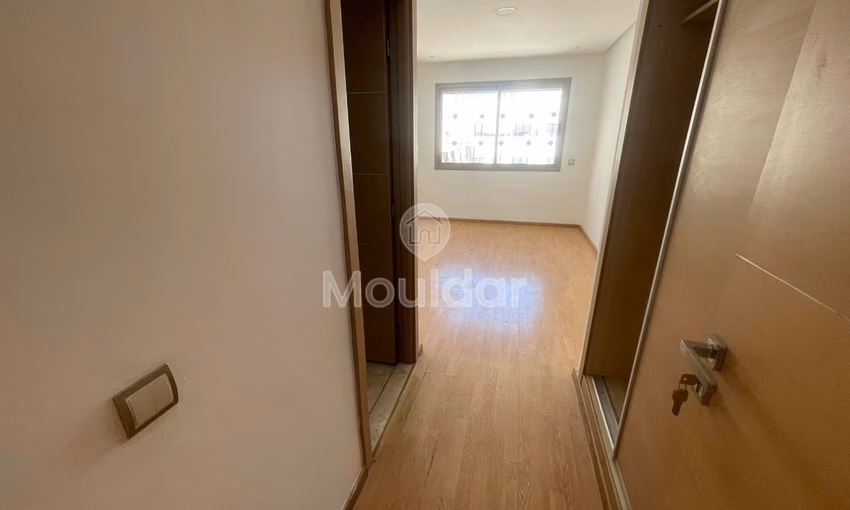 شقة للإيجار في الدار البيضاء، بورغون - 3 غرف نوم، 157 متر مربع