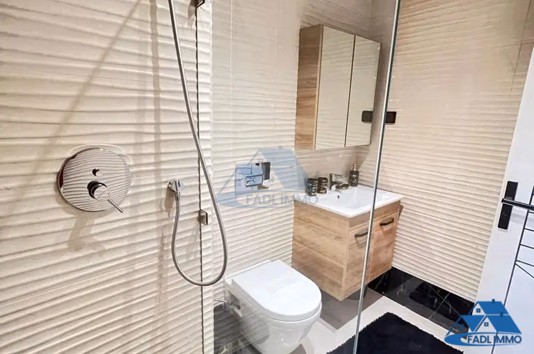 ستوديو للإيجار مع موقف سيارات في الطابق الثاني