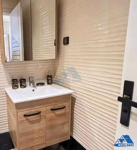 ستوديو للإيجار مع موقف سيارات في الطابق الثاني