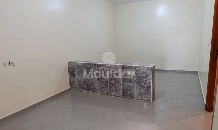 شقة للإيجار مع تراس في الطابق الأرضي شقة للإيجار مع تراس في الطابق الأرضي