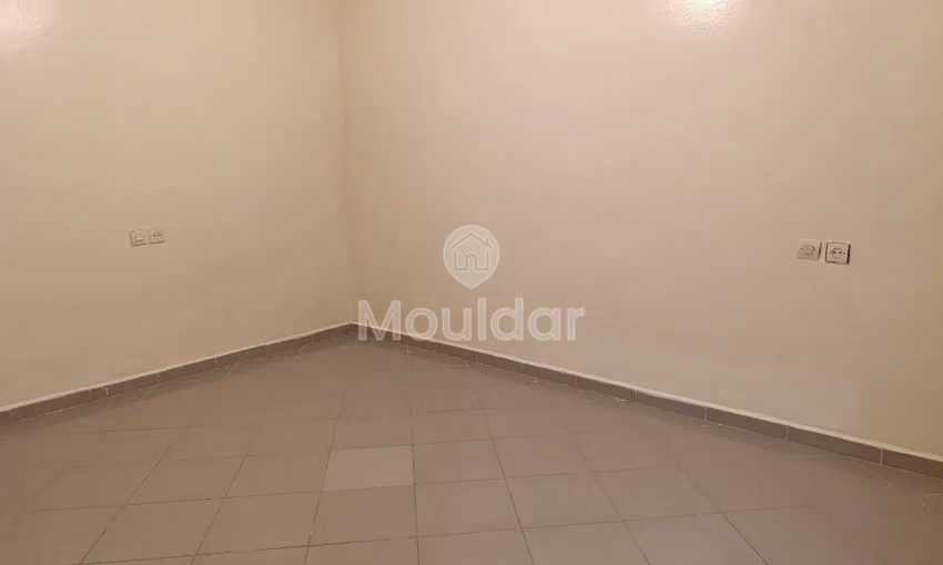 شقة للإيجار مع تراس في الطابق الأرضي شقة للإيجار مع تراس في الطابق الأرضي