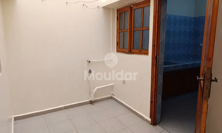 شقة للإيجار مع تراس في الطابق الأرضي شقة للإيجار مع تراس في الطابق الأرضي